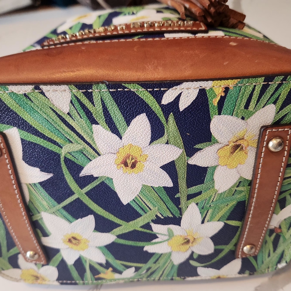 Dooney & Bourke Floral Bucket Bag With Matching Wrislet! - Picture 8 of 12